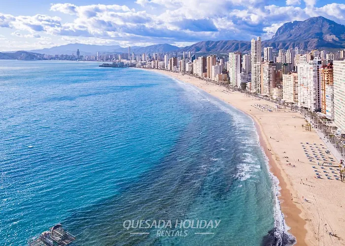 100mts To Beach, Luxury Encanto بينايدورم