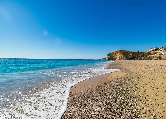 100mts To Beach, Luxury Encanto بينايدورم
