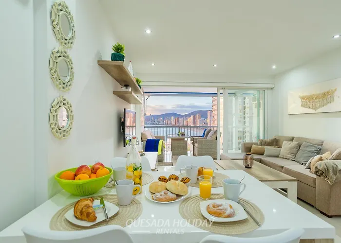 100mts To Beach, Luxury Encanto شقة